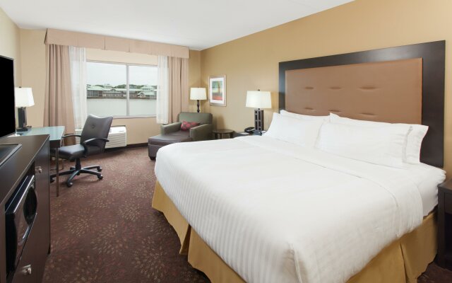 Holiday Inn Express & Suites Sandusky, an IHG Hotel