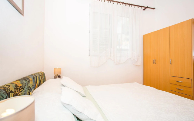 Divna - A4(8+2) in Stanici