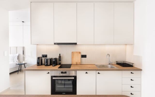 UPSTREET Luxury Apartments in Plaka