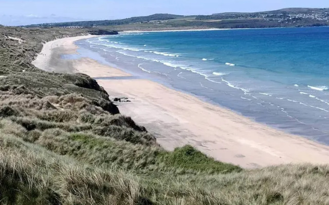 Secluded Meadow, Unique Shire Hut, Perfect Camping