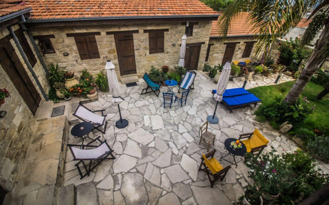 Nikis House