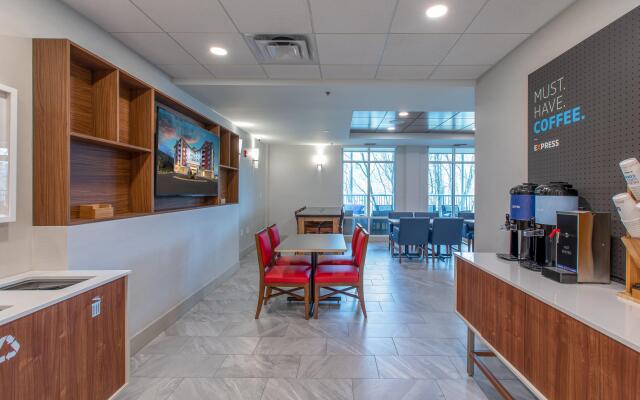 Holiday Inn Express & Suites Asheville Downtown by IHG