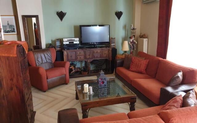 Efi'S House