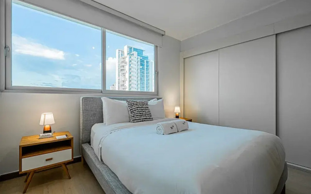 w Prestigious 2BR w Perfect Balcony View