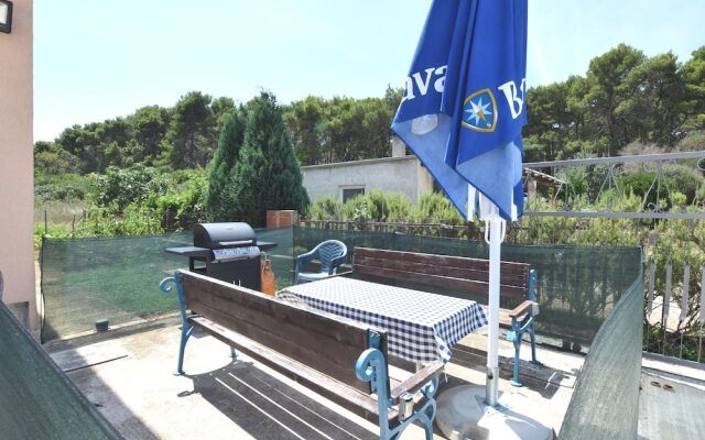 Apartment in Pula With Bbq, Parking, AC