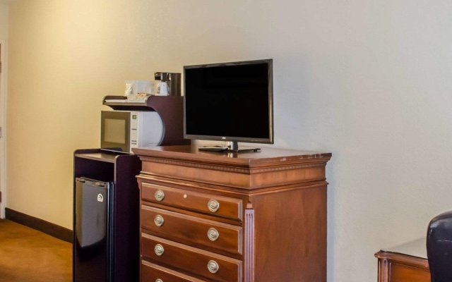 Quality Inn & Suites Pensacola Bayview