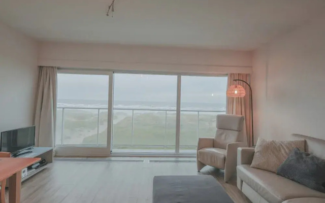 Restful Apartment With Balcony, sea Views