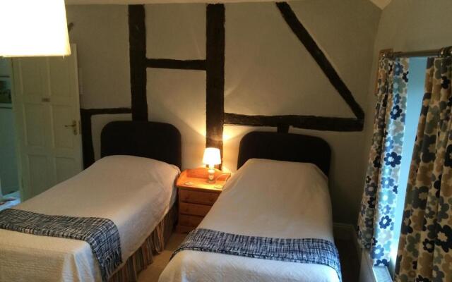Cleaver Cottage Bed & Breakfast