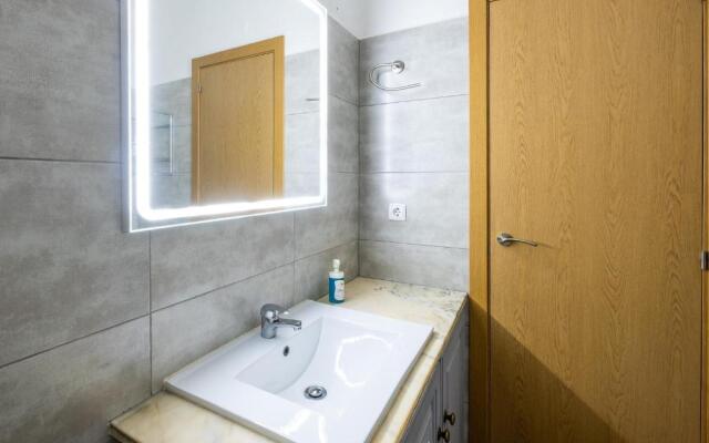 #065 Vila Magna Flat with Pool by Home Holidays