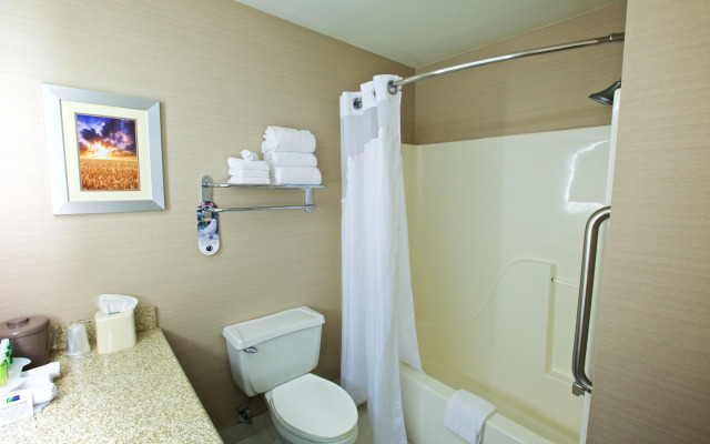 Holiday Inn Express Fargo-West Acres by IHG
