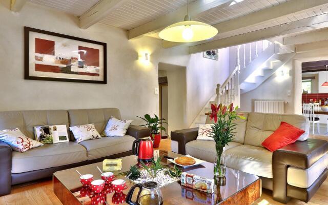 Charming 17th century house, beautiful garden, in Huelgoat