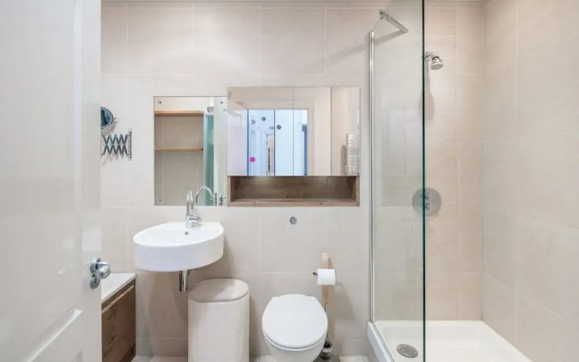 Light & Spacious 1 bed by Battersea Park Sleeps 4