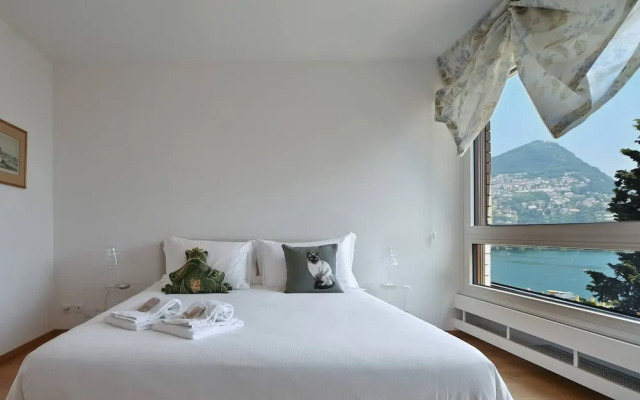 One & Only Lake View Apartment