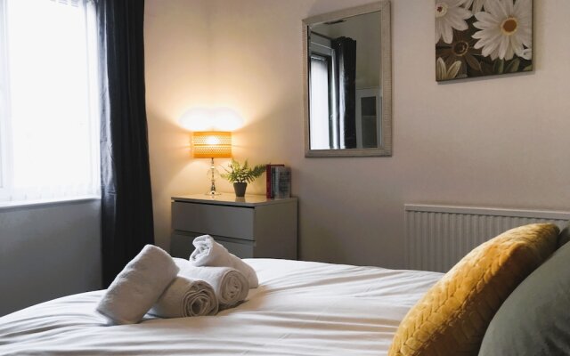 Stylish 3-bed Preston Home for Relaxing Comfy Stay