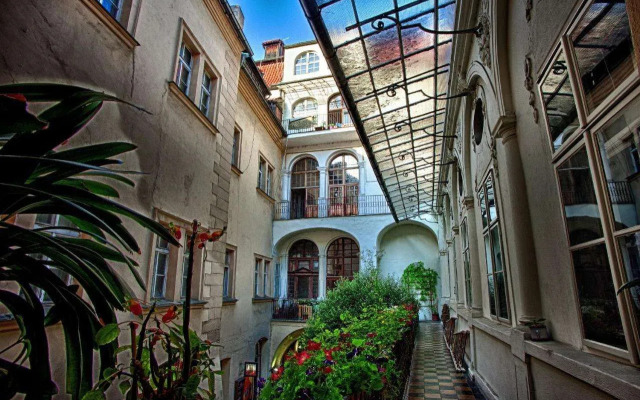 Karlova 25 Apartments