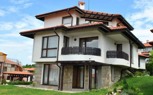 Monicspaclub Wellness in Bayview Villas