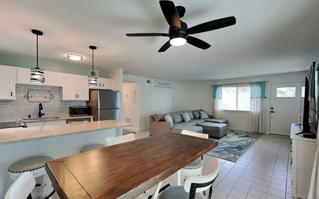 Beach House Lower