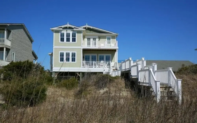 R & R By The Sea 4 Bedroom Home by RedAwning