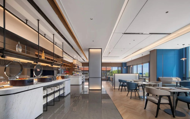 Holiday Inn Express Qingdao City Balcony by IHG
