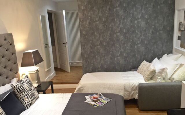 Vatican Chic Luxury BB