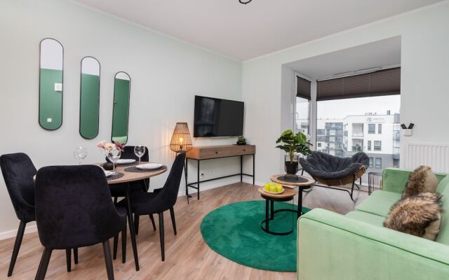 Green Apartment in Gdansk by Renters