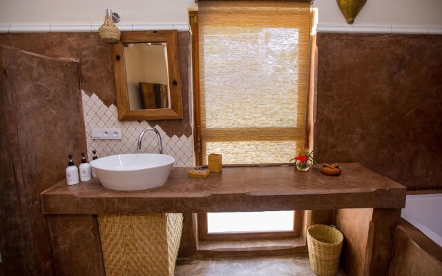 Clove Island Villas & Spa