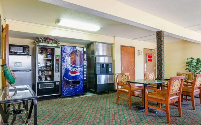 Econo Lodge Lansing - Leavenworth