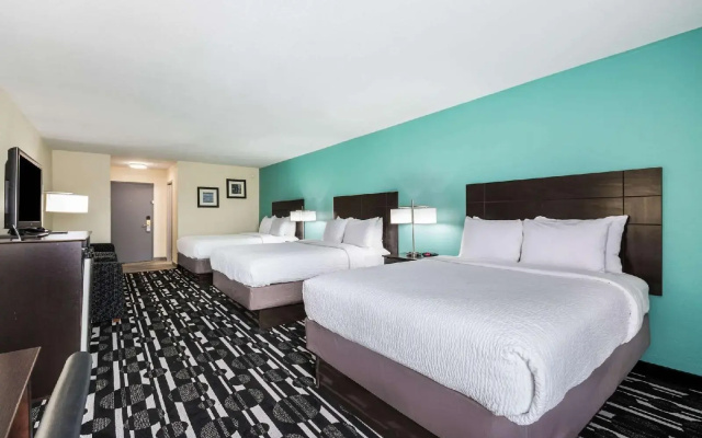 Clarion Inn & Suites Convention Center Near Bricktown