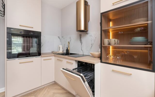Studio With Bathub in Gdansk by Renters