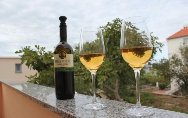 Sea View Apartment Orhideja, Sleeps 4