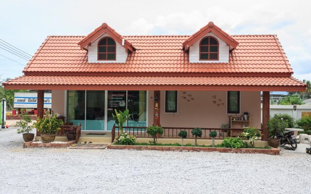Khaolom Resort