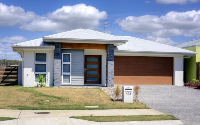 Pet Friendly, new House Peregian Breeze Drive, Peregian Beach