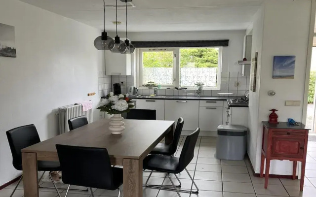 Cosy Bungalow Near the Beach