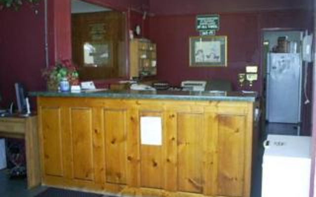 Crestview Inn