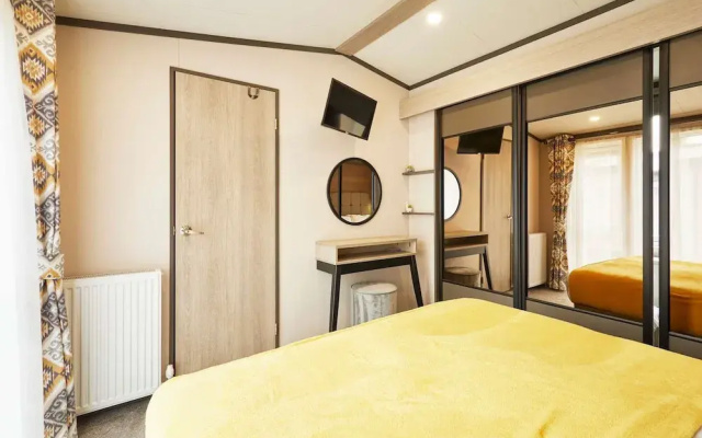Host Stay Royal Pines Lodge