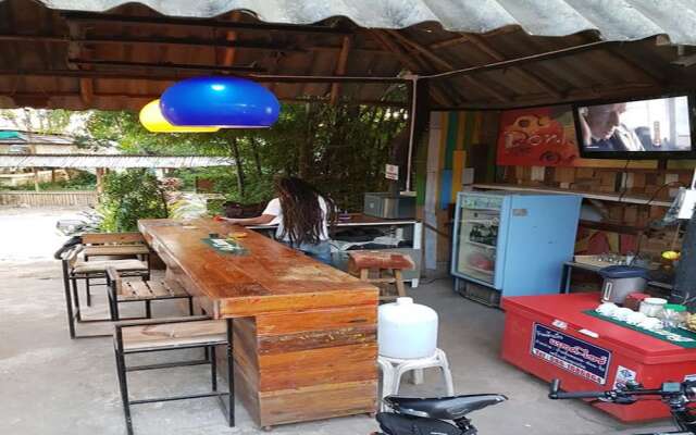 Shut Eye Party Hostel - Adults Only