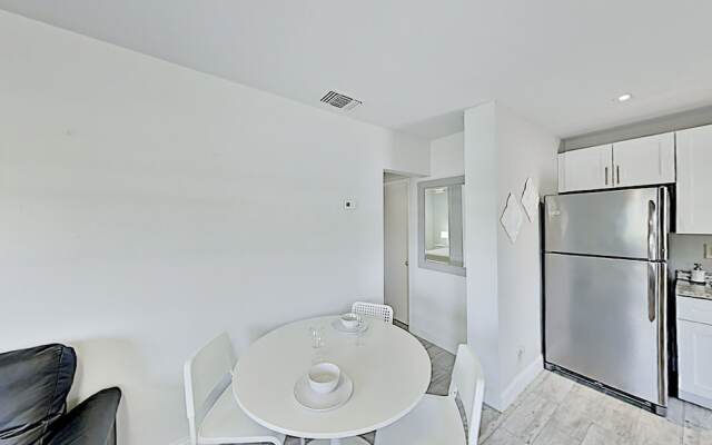 1959se3r 1 Bedroom Apts
