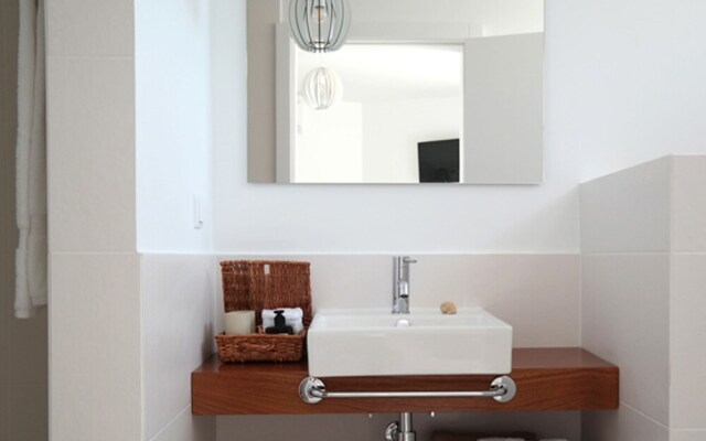 Quinta B. - Adults Only