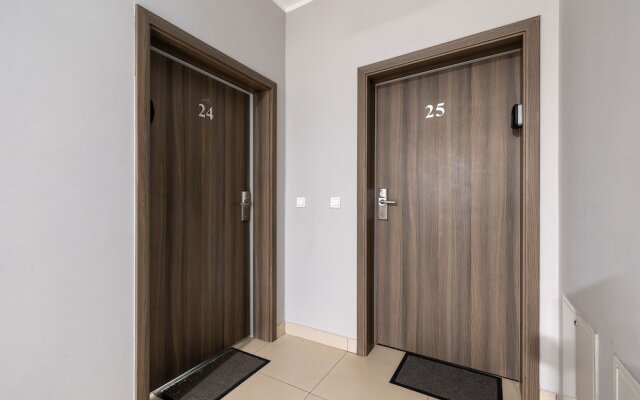 Grunwaldzka Apartment for 4 by Renters