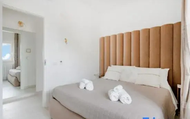 Terra | 2-Bedroom with Shared Kitchen & Balcony – Seafront Location