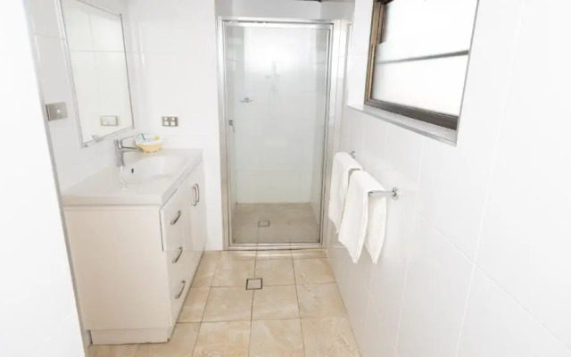 All Travellers Motor inn