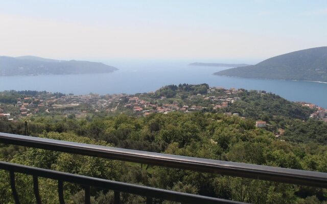 Amazing Home in Herceg Novi With Wifi and 3 Bedrooms