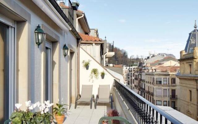 Garibay Terrace Apartment by FeelFree Rentals