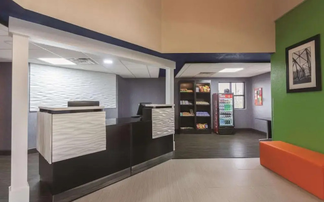 La Quinta Inn & Suites By Wyndham Knoxville East