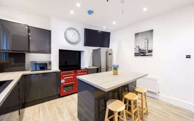 Newly Renovated High Spec 4 Bedroom House