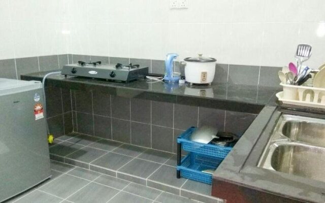 Anggun Beach Guest House Dungun