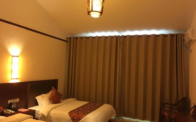 Yangshuo Mountain Top Retreat