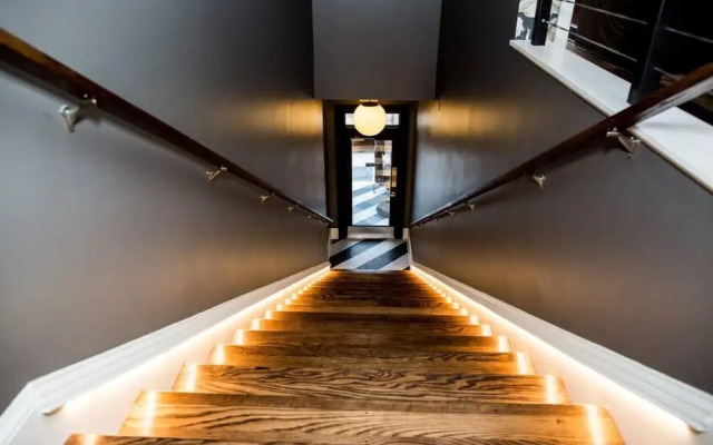 80 LEX 201 Exquisite Downtown Lodging
