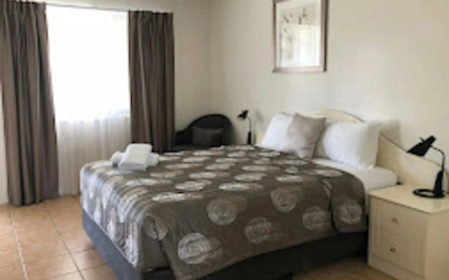 True Blue Motor Inn – Guest Rooms – Parkhurst