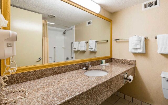 Days Hotel by Wyndham Williamsburg I-64